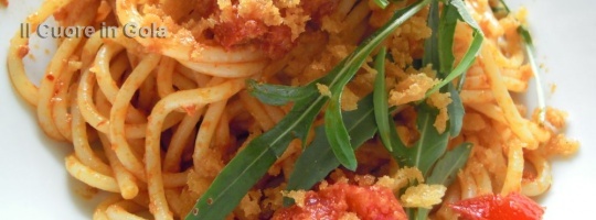 spaghetti in padella con la 'nduja impiattati con pomodori rucola e mollica 3