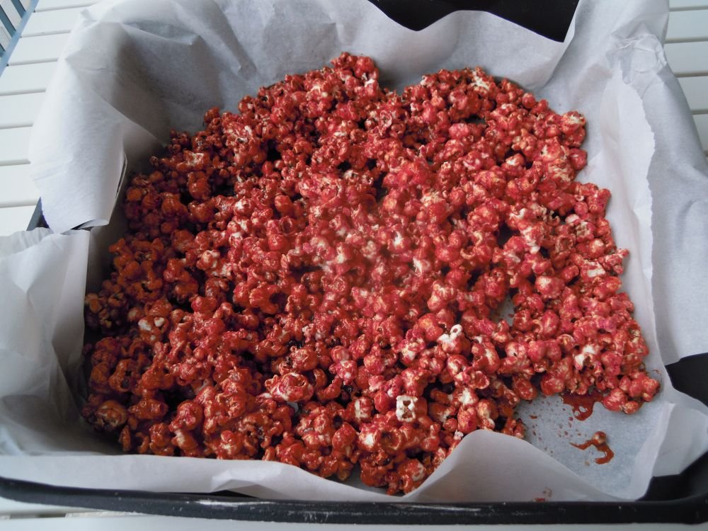 Cervello di candy popcorn per Halloween - passo 9