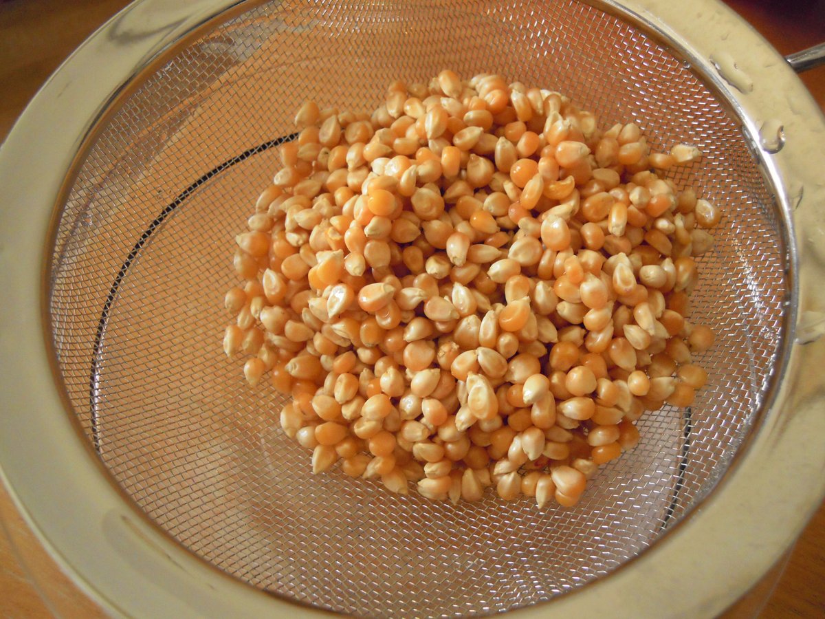 Cervello di candy popcorn per Halloween - passo 2