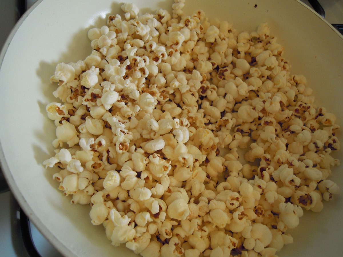 Cervello di candy popcorn per Halloween - passo 3