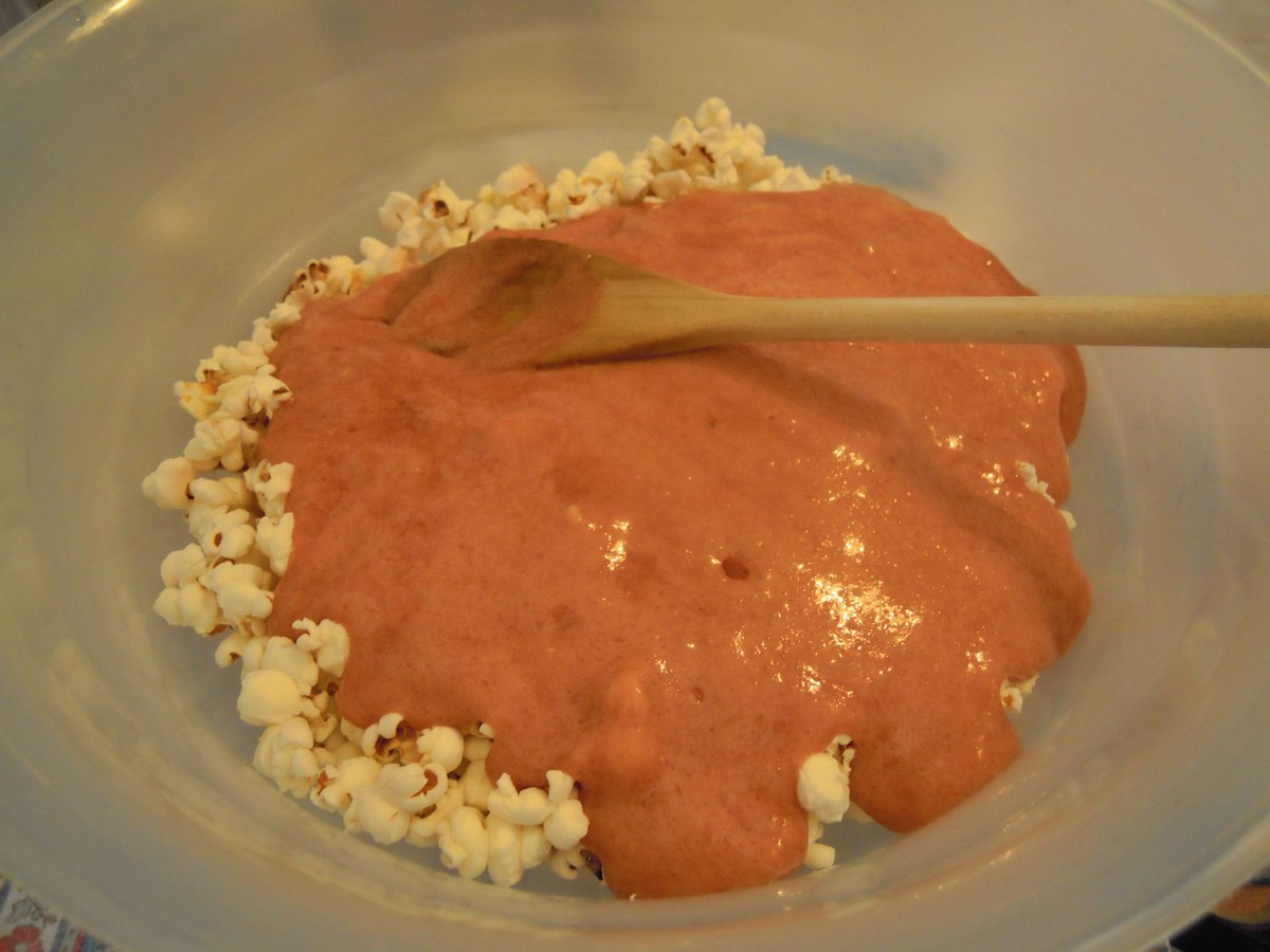 Cervello di candy popcorn per Halloween - passo 6