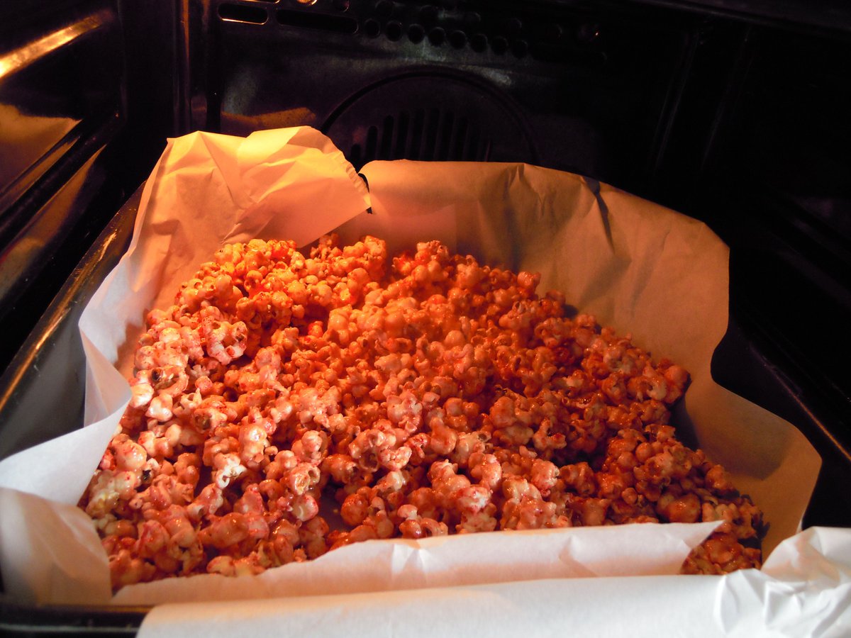 Cervello di candy popcorn per Halloween - passo 7
