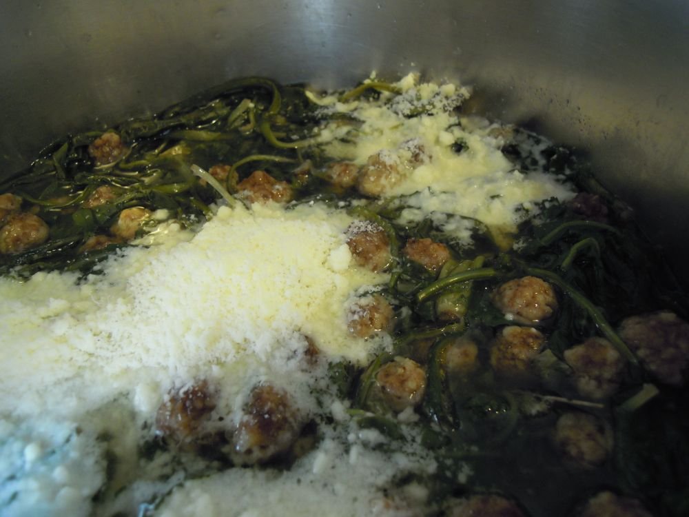 Cicorielle campestri azzise con brodo e polpettine - passo 7