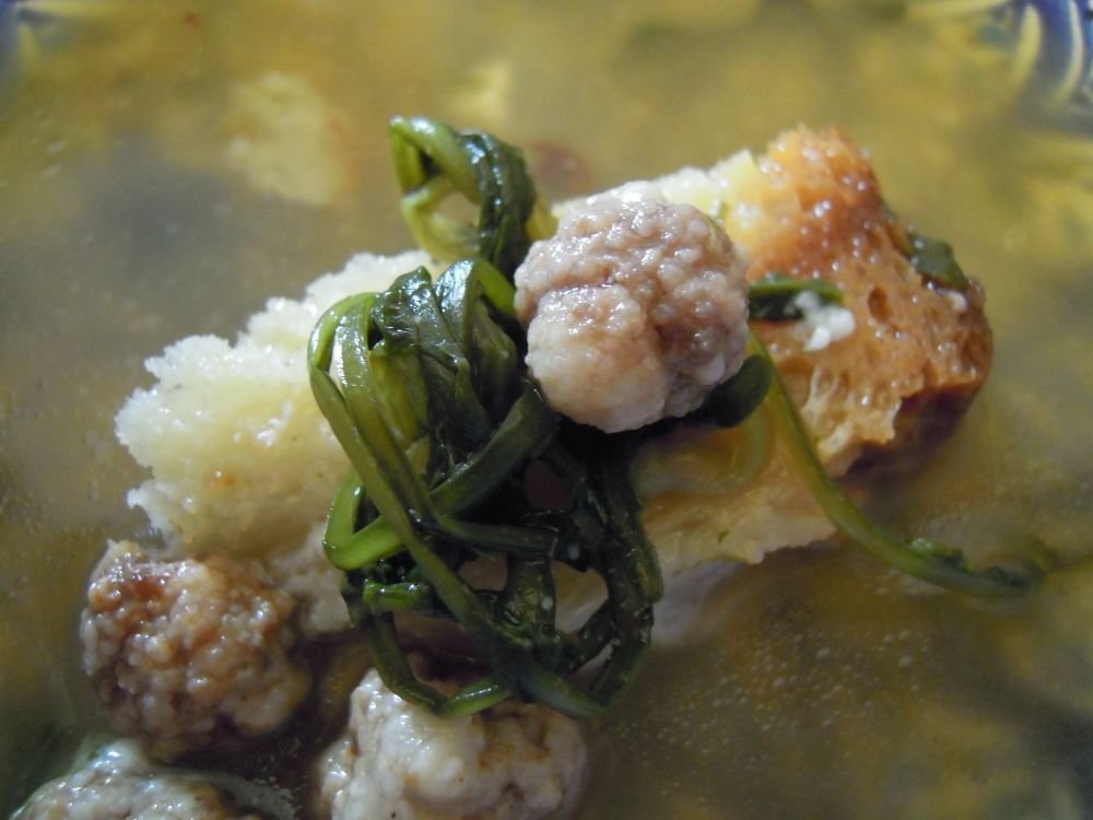 Cicorielle campestri azzise con brodo e polpettine - passo 9