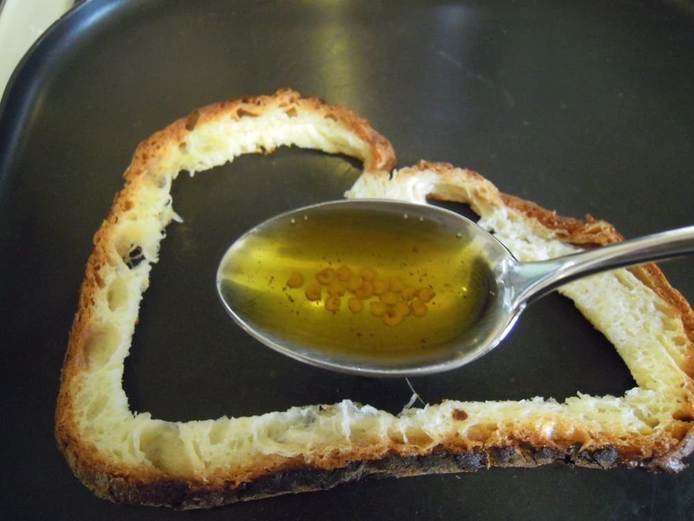 Uova abbracciate nel Pane di Matera - passo 4