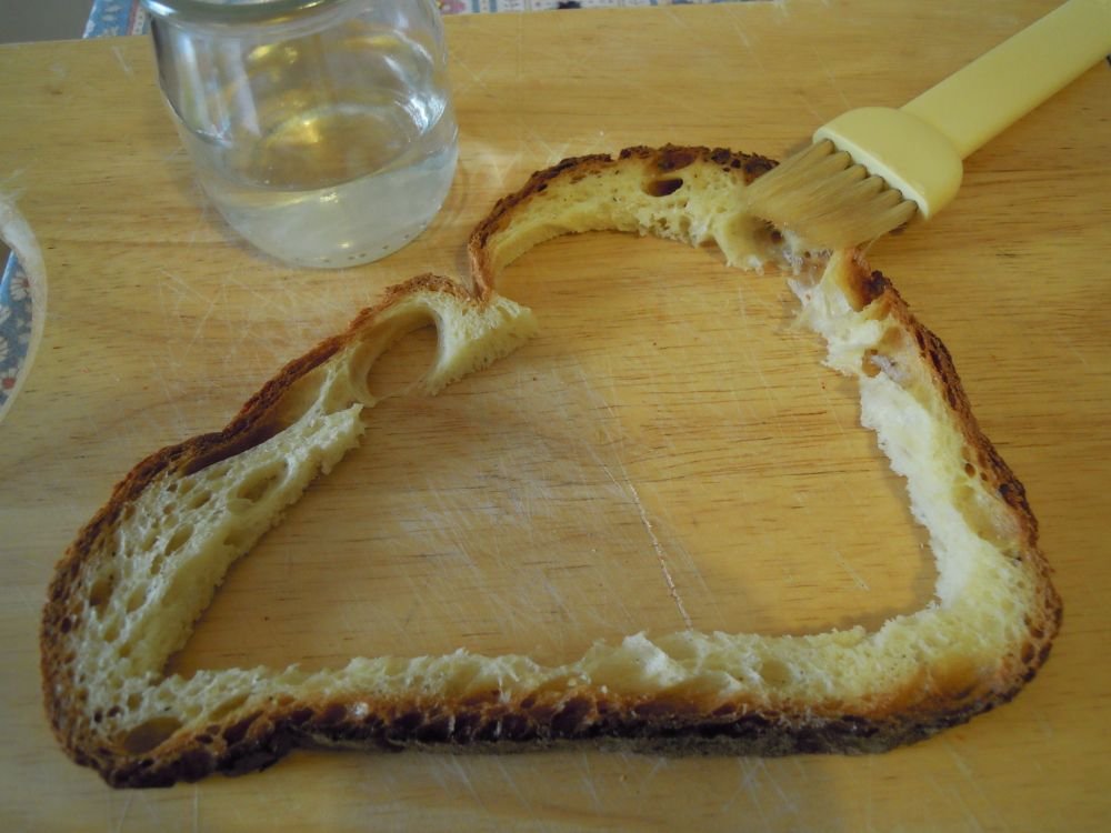 Uova abbracciate nel Pane di Matera - passo 2