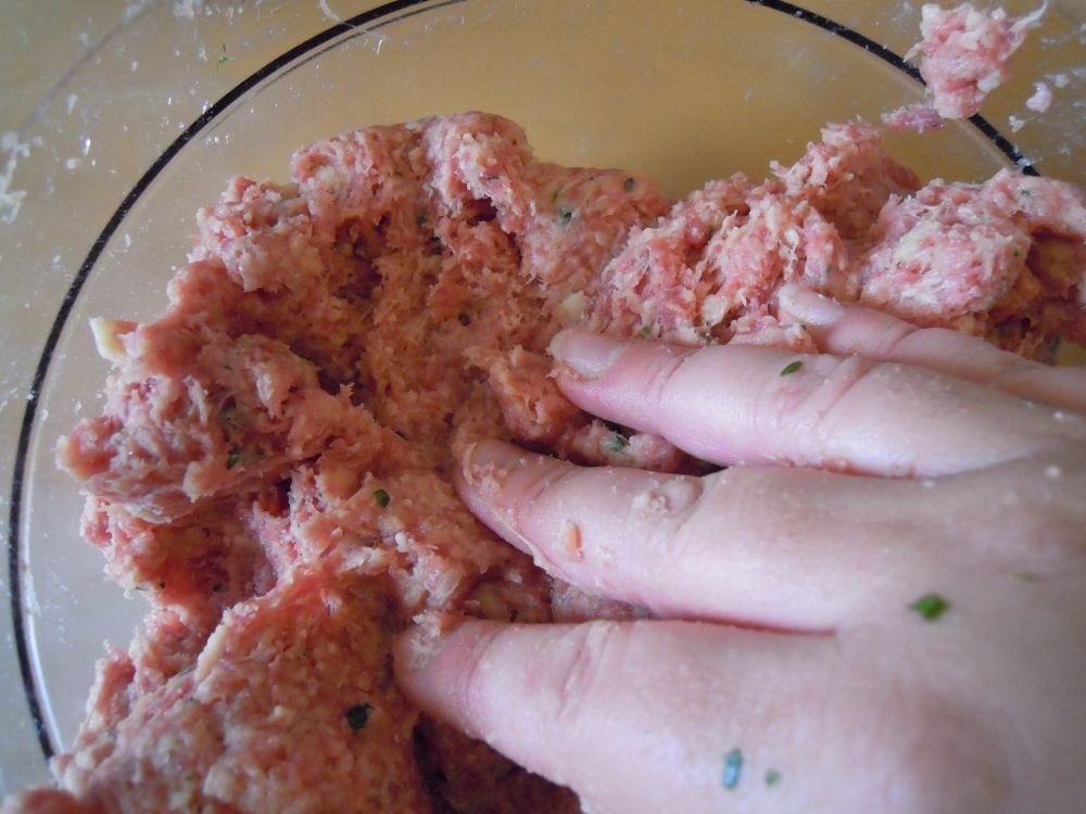 Cicorielle campestri azzise con brodo e polpettine - passo 3