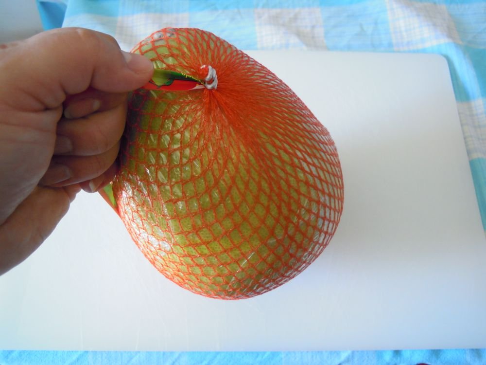 Insalata di polpo, sedano e pomelo - passo 3