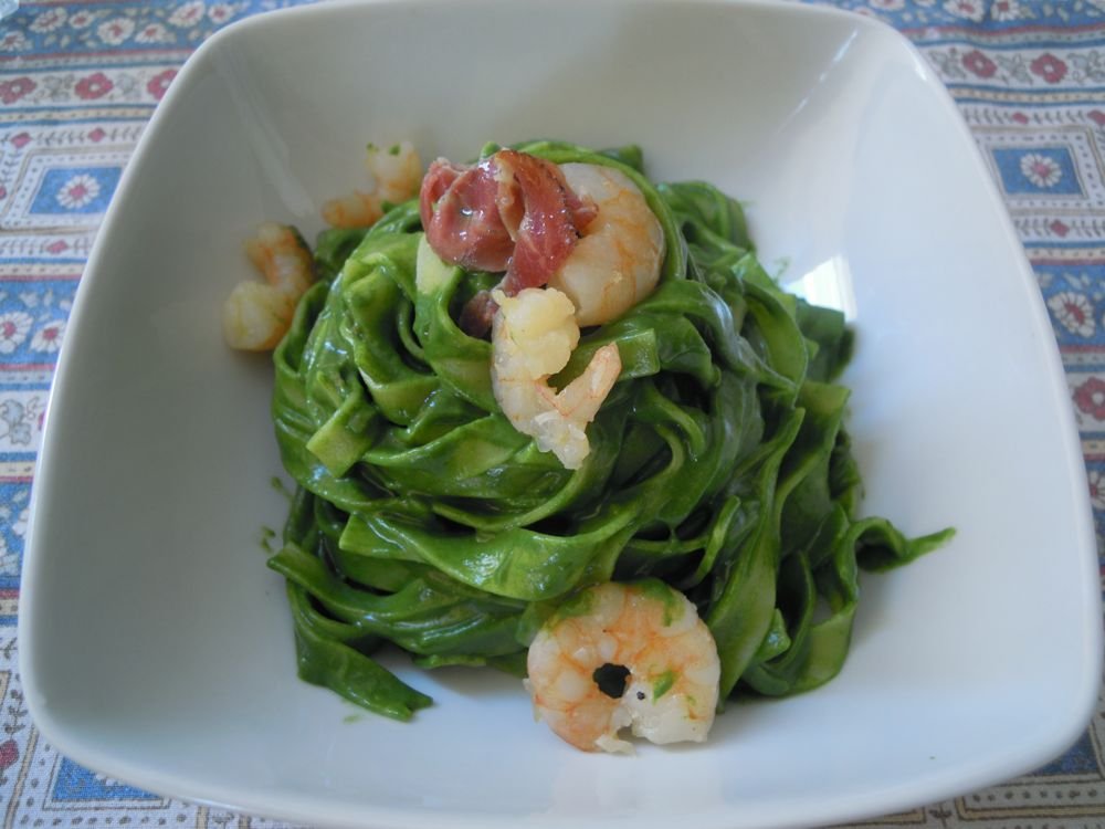 Tagliatelle con spinaci, speck e gamberetti - passo 5