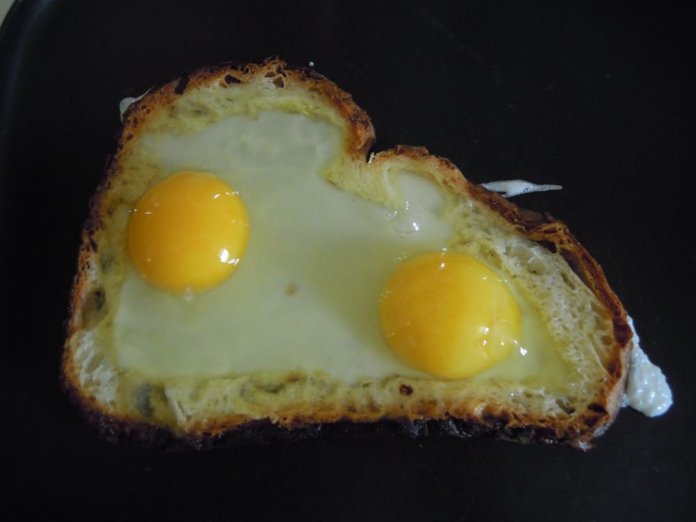 Uova abbracciate nel Pane di Matera - passo 4