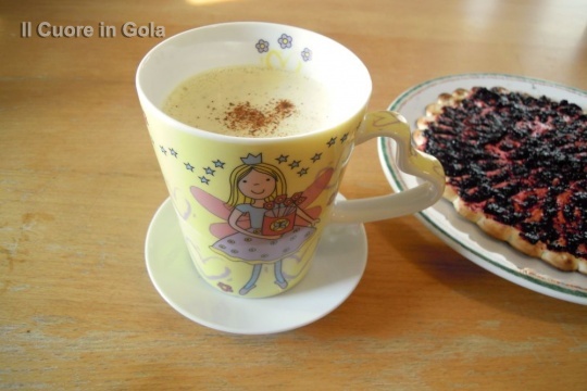 golden milk in tazza